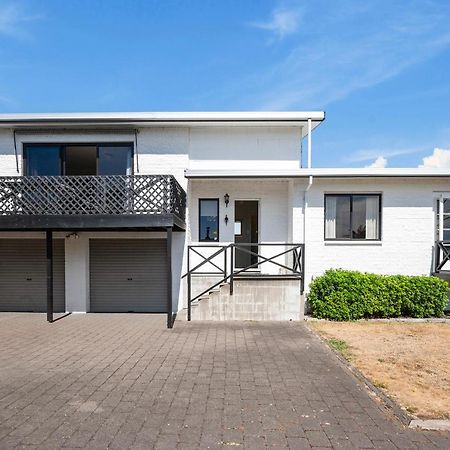 Lake Vista At Two Mile Bay- Taupo Central Home Экстерьер фото