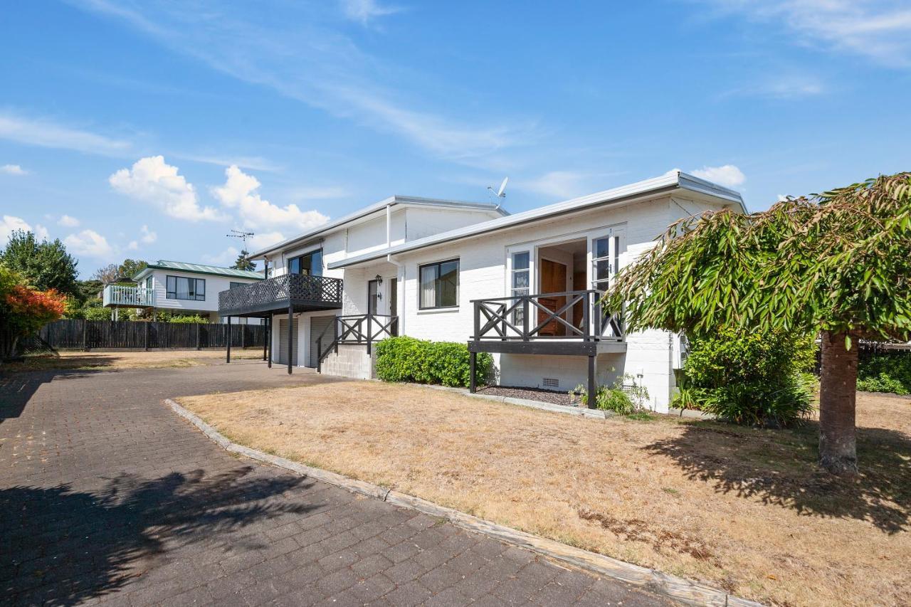 Lake Vista At Two Mile Bay- Taupo Central Home Экстерьер фото
