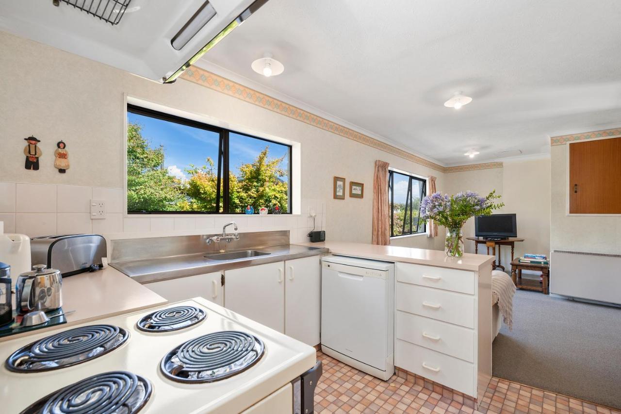 Lake Vista At Two Mile Bay- Taupo Central Home Экстерьер фото