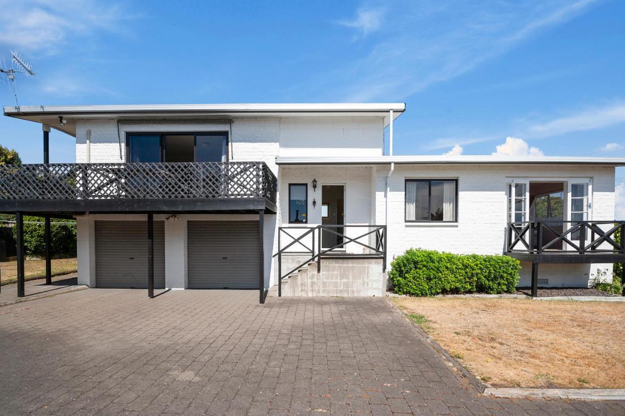 Lake Vista At Two Mile Bay- Taupo Central Home Экстерьер фото